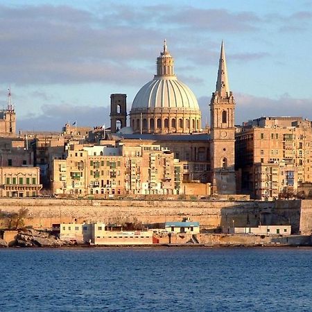 Prime Location Apartment With Side Seaviews Sliema Dış mekan fotoğraf