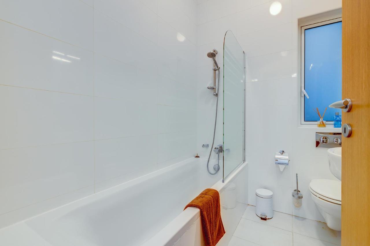 Prime Location Apartment With Side Seaviews Sliema Dış mekan fotoğraf