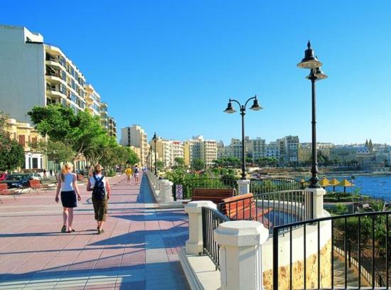 Prime Location Apartment With Side Seaviews Sliema Dış mekan fotoğraf