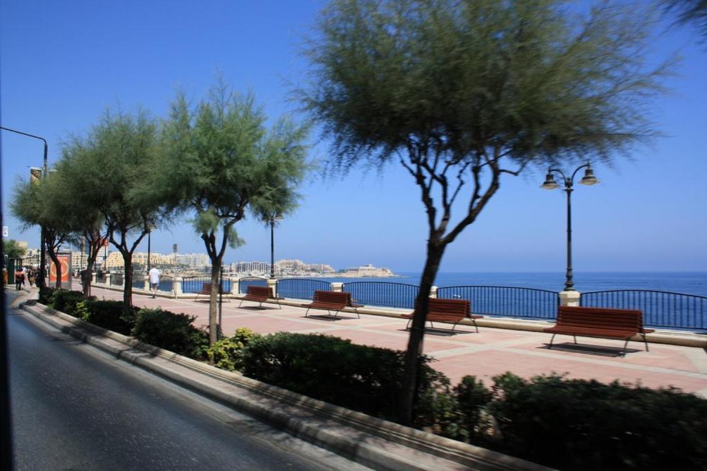 Prime Location Apartment With Side Seaviews Sliema Dış mekan fotoğraf